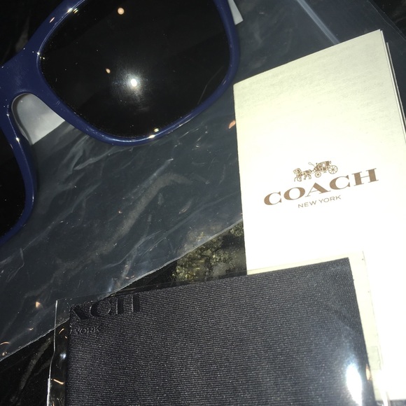 COACH Blue Ray Ban Style Sunglasses - Picture 6 of 7